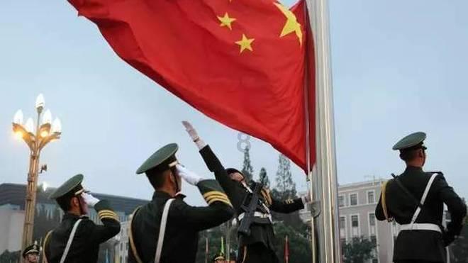 红炉煮茶,流年轻沸,不应辜负腊梅前